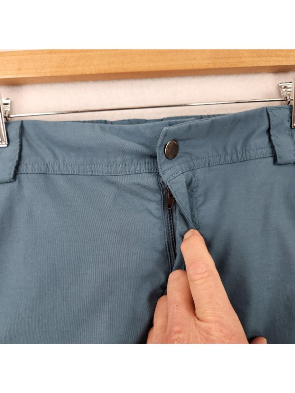 Duluth Trading Shorts Womens 14 Blue Cargo Mid Rise Hiking Outdoor Stretch - Picture 6 of 11